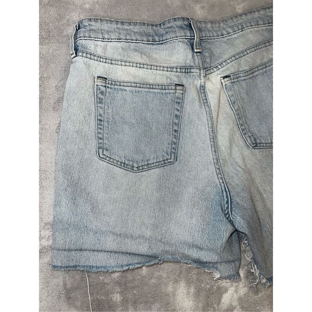 Women’s Denim Light-Medium Wash Cutoff Jean Shorts 14 - Picture 7 of 9